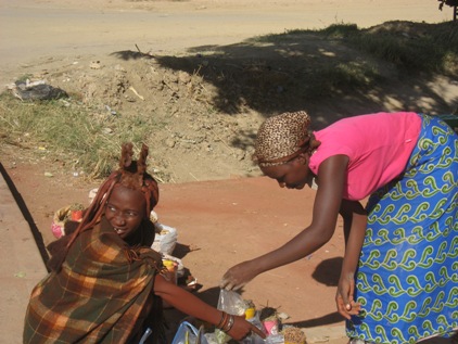 Himba no mercado de rua