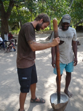 Quer farinha? Tem que moer mandioca...