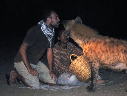 Depois de muito tempo de Africa os animais passam a te respeitar...hehe