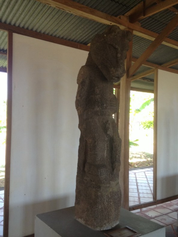 Deuses de pedra dos antigos abitantes da região