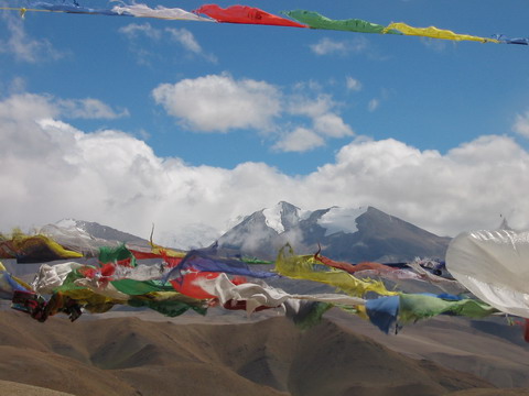 Bandeiras de orações e os Himalaias