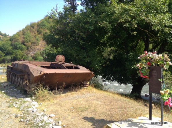 Memoriais na beira da estrada