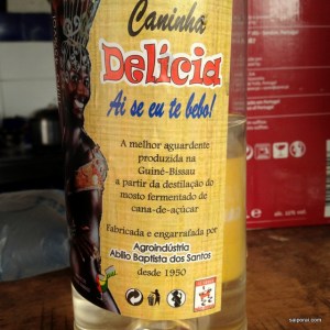 Cachaça e vinho de coquinho, as bebidas nacionais
