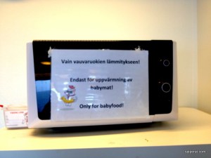 Encontramos um microondas para esquentar a comida que tínhamos preparado