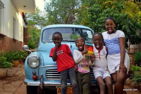 livro de presente para as criançada da pousada
